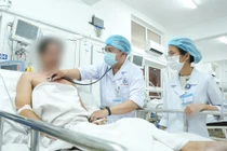 Tự xịt điều trị hen phế quản, bệnh nhân 49 tuổi hôn mê, ngừng tuần hoàn