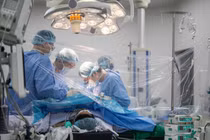 Sinh viên năm nhất hiến gan cứu thầy giáo hôn mê gan nguy kịch