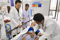 Đang ăn trưa rơi đũa phải chuyển trực thăng cấp cứu từ Côn Đảo