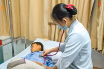 Cứu bé 8 tuổi thoát khỏi xuất huyết não do dị dạng mạch máu
