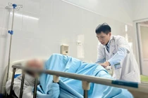 Nhiễm vi khuẩn đa kháng sau mổ cột sống người đàn ông nguy kịch