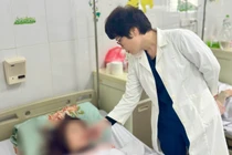 Sốc mất máu, ngất liên tục sau khi phá thai bằng thuốc tại phòng khám tư