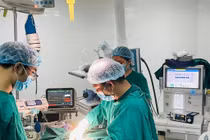 Cuộc chiến giành sự sống cho trẻ sinh non 32 tuần tổ hợp dị tật nặng