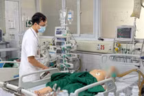 Cụ ông nhiễm khuẩn huyết, viêm màng não sau tiêm đau cổ