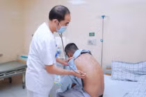 Thủy đậu ở người lớn dễ bội nhiễm, viêm phổi, viêm não