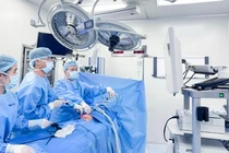 Trẻ 5 tuổi viêm ruột thừa phát hiện muộn vì nội tạng đảo ngược 