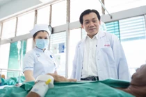 Thói quen ngậm tăm khiến cụ ông 65 tuổi nguy hiểm tính mạng