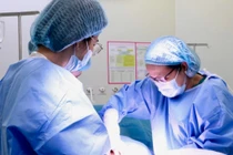 Cứu trẻ 14 tuổi sốc mất máu nặng do chảy máu âm đạo kéo dài