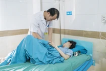 Tưởng tăng cân không ngờ u buồng trứng “khổng lồ”