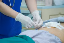 Khó thở, lồng ngực bị bóp nghẹt cần thận tràn dịch màng tim nguy kịch