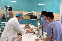 Nam thanh niên bị bó sắt 3 tấn văng trúng, tiên lượng sống chỉ còn 1%