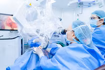 Người phụ nữ điếc, liệt mặt do biến chứng viêm tai giữa