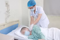 Đau đầu, yếu tứ chi kéo dài, người phụ nữ phát hiện dị tật cổ chẩm hiếm gặp