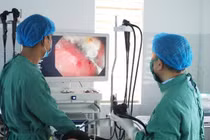 Trẻ nuốt phải nam châm dễ thủng ruột