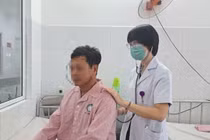 Ho kéo dài hơn 5 tháng không ngờ xương cá mắc trong phổi