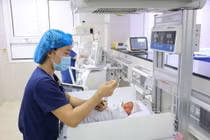 Vài phút “ngược quy trình” cứu 3 mẹ con sản phụ sa dây rốn nguy kịch