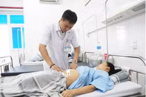 Bụng to nhanh không ngờ mang u buồng trứng tương đương thai 5 tháng