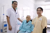 Thay khớp háng bán phần cho bệnh nhân 106 tuổi