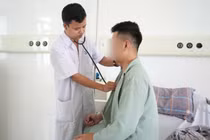 Tức nặng ngực không ngờ u trung thất đè ép tim, phổi