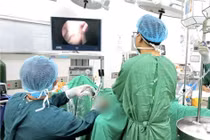 U tuyến tiền liệt nặng gần 500g vì trì hoãn phẫu thuật