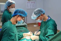 Sau sinh trẻ nôn dịch xanh do dị tật tắc tá tràng bẩm sinh