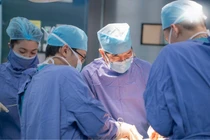 Đau bụng dai dẳng hơn 1 năm vì u mạc treo non 7 cm gây tắc ruột