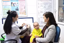 Trẻ co giật do cúm A tuy lành tính nhưng cần theo dõi sát