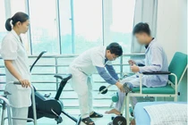 Hành trình phục hồi bước đi trở lại cho trẻ 14 tuổi bị viêm đa rễ thần kinh