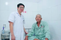 Bệnh nhân 67 tuổi ngừng tim, mất ý thức ngay trước khi lọc máu