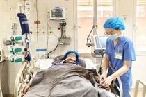 Nỗ lực cấp cứu người bệnh ngừng tuần hoàn khi đi khám bệnh