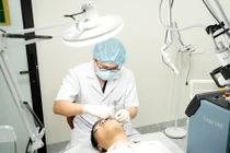 Cô gái 29 tuổi biến chứng nặng sau tẩy nốt ruồi ở cơ sở đông y