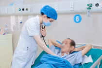 Nút mạch cứu người đàn ông vỡ u gan phức tạp máu chảy ồ ạt trong ổ bụng