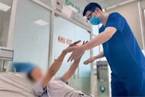 Thợ xây hôn mê, co giật sau 1 ngày làm việc dưới trời nắng