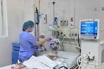 Trẻ 3 tuổi hôn mê, ngừng tim và hô hấp vì hóc quả nhãn