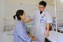 Phẫu thuật nội soi đường miệng điều trị ung thư tuyến giáp không vết sẹo