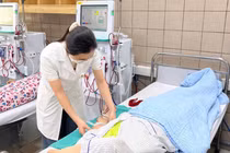 Cách tắm an toàn khi đặt ống thông lọc máu