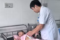 Chơi đùa ngày hè, trẻ 7 tuổi ngã tràn máu ổ bụng, dập thận