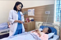 Đau bụng kinh, cô gái phát hiện u buồng trứng trên nền thận