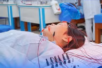 Cách phòng tránh liệt mặt khi trời lạnh