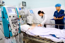 Lọc máu cứu sống người phụ nữ nặng 100kg ngừng tim do sốc nhiễm trùng nặng