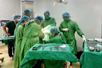 Cứu sống ngoạn mục ca chửa ống tử cung nguy kịch