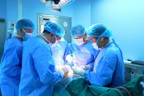 Nữ bệnh nhân ung thư trực tràng tái phát xâm lấn tiểu khung, di căn xương cụt