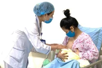 Có nên cho con bú ít nhất tới 2 tuổi?