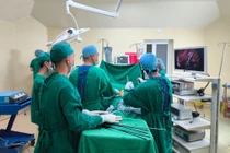 Hút thuốc hơn 40 năm người đàn ông bị kén khí phổi khổng lồ