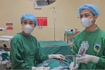 U nhầy xoang hàm lan rộng gây đau đầu, phá hủy hốc mắt 