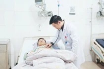 Cứu sống du khách Trung Quốc bị sốc tim do nhồi máu cơ tim cấp