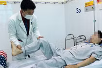 Nam giới trẻ đau khớp háng cẩn thận xương đùi hoại tử