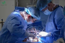 Tuần hoàn ngoài cơ thể cứu sống bệnh nhân ngừng tim nhiều lần