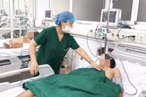 Không có vết thương ngoài da, người đàn ông mắc uống ván từ chiếc răng sâu