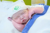 Cắt tử cung cứu sản phụ rau cài răng lược bám sâu vào bàng quang